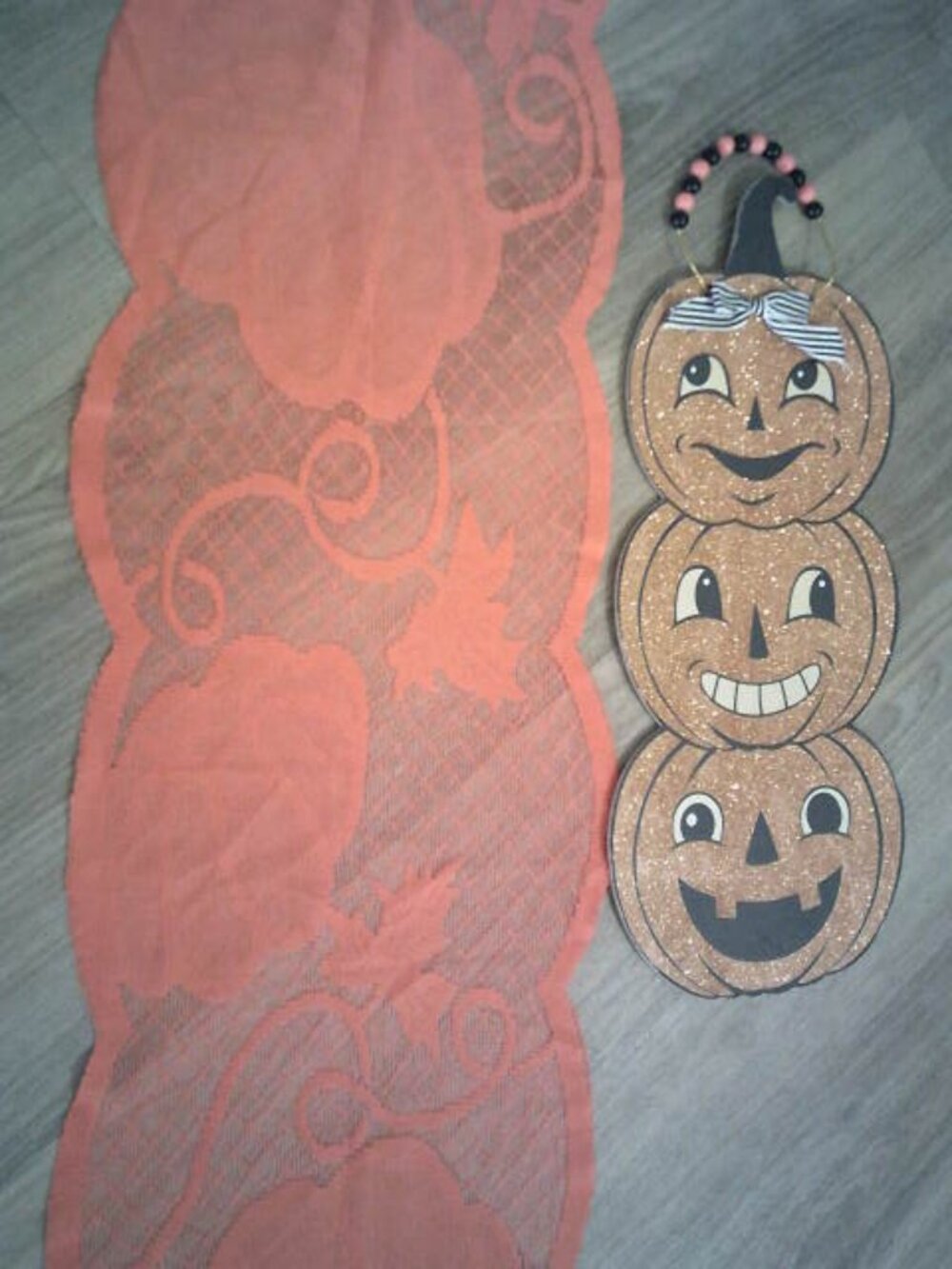 ORANGE LACE TABLE RUNNER SCARF PUMPKIND DESIGN & 3 GLITTER HANGING WALL PUMPKINS